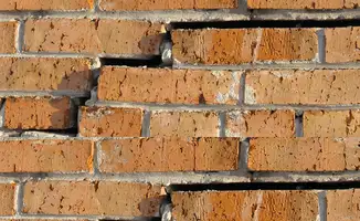 Brick wall with serious structural damage in Sioux Falls, SD